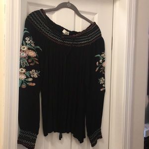 Beautiful UMGEE off the shoulder top.